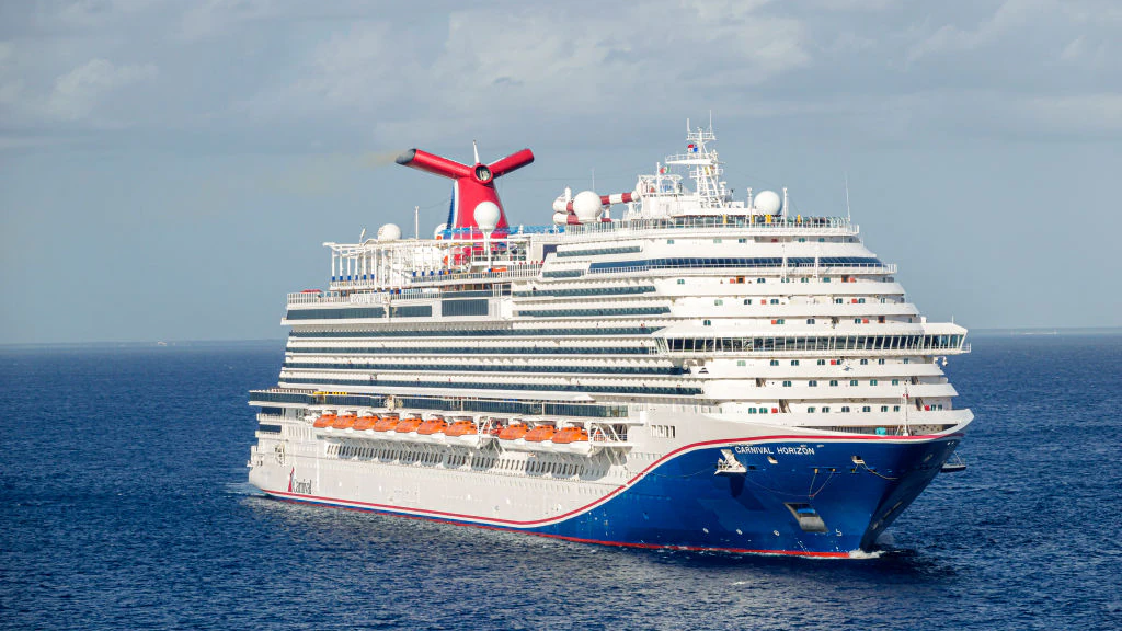  Carnival Horizon cruise ship