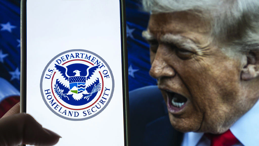 Donald Trump Visa. Dilara Irem Sancar/Anadolu via Getty Images