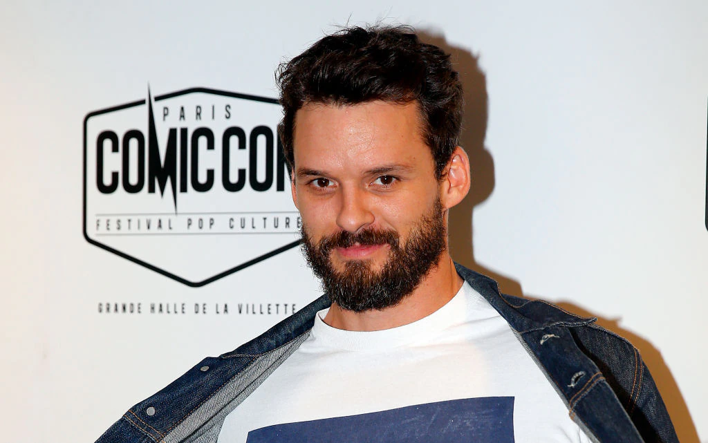 Older actor who kissed 15-year-old Mary-Kate Olsen in 'Holiday in the Sun' speaks out