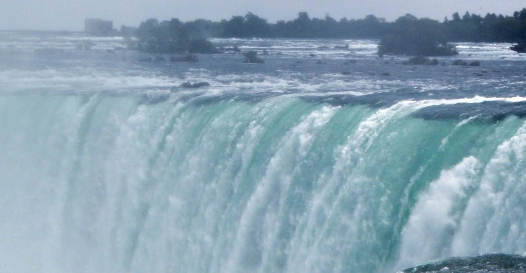Story of the horrifiying discovery made by engineers after completely shutting down water flow at Niagara Falls