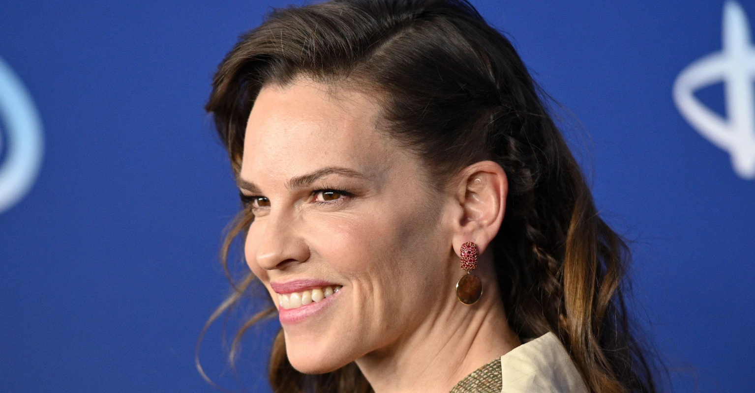 Hilary Swank reveals she's expecting twins with her husband: 'I'm gonna be a mom!'