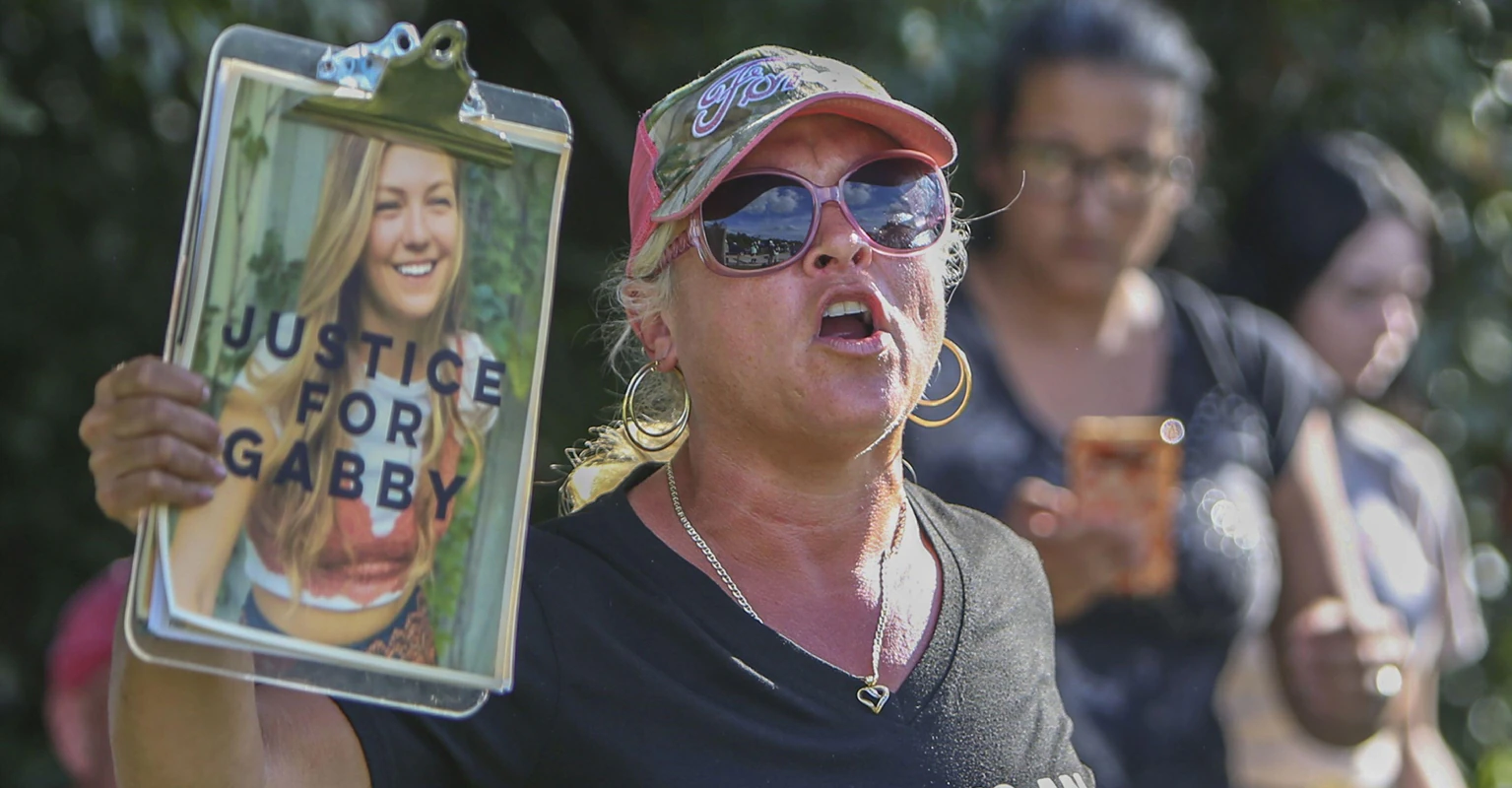 Brian Laundrie’s mom wrote son a note offering to help bury body, attorney claims