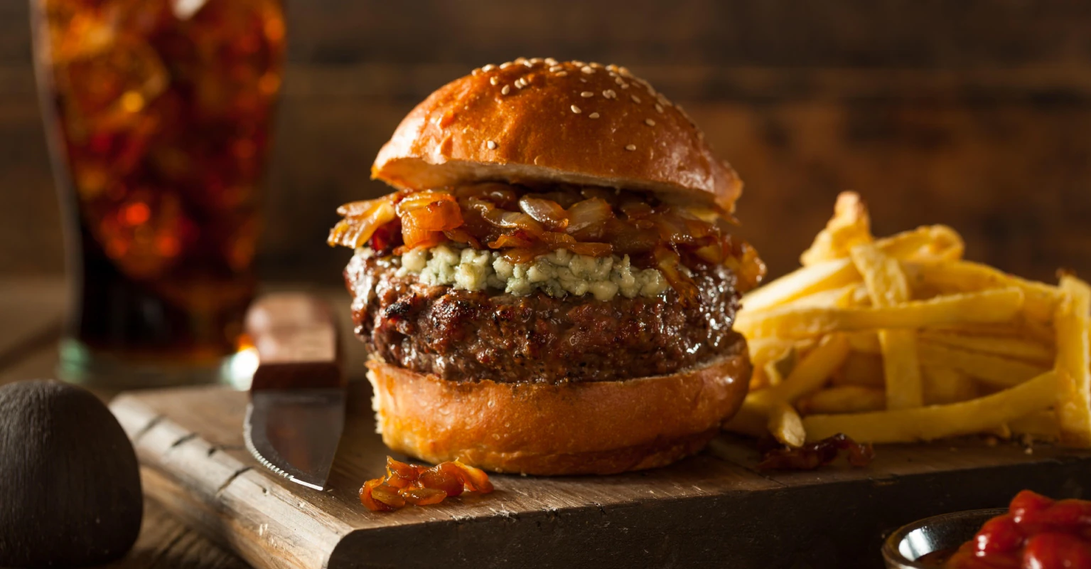 Woman sparks debate after walking out on date when he refuses to pay $3 for extra cheese on his burger