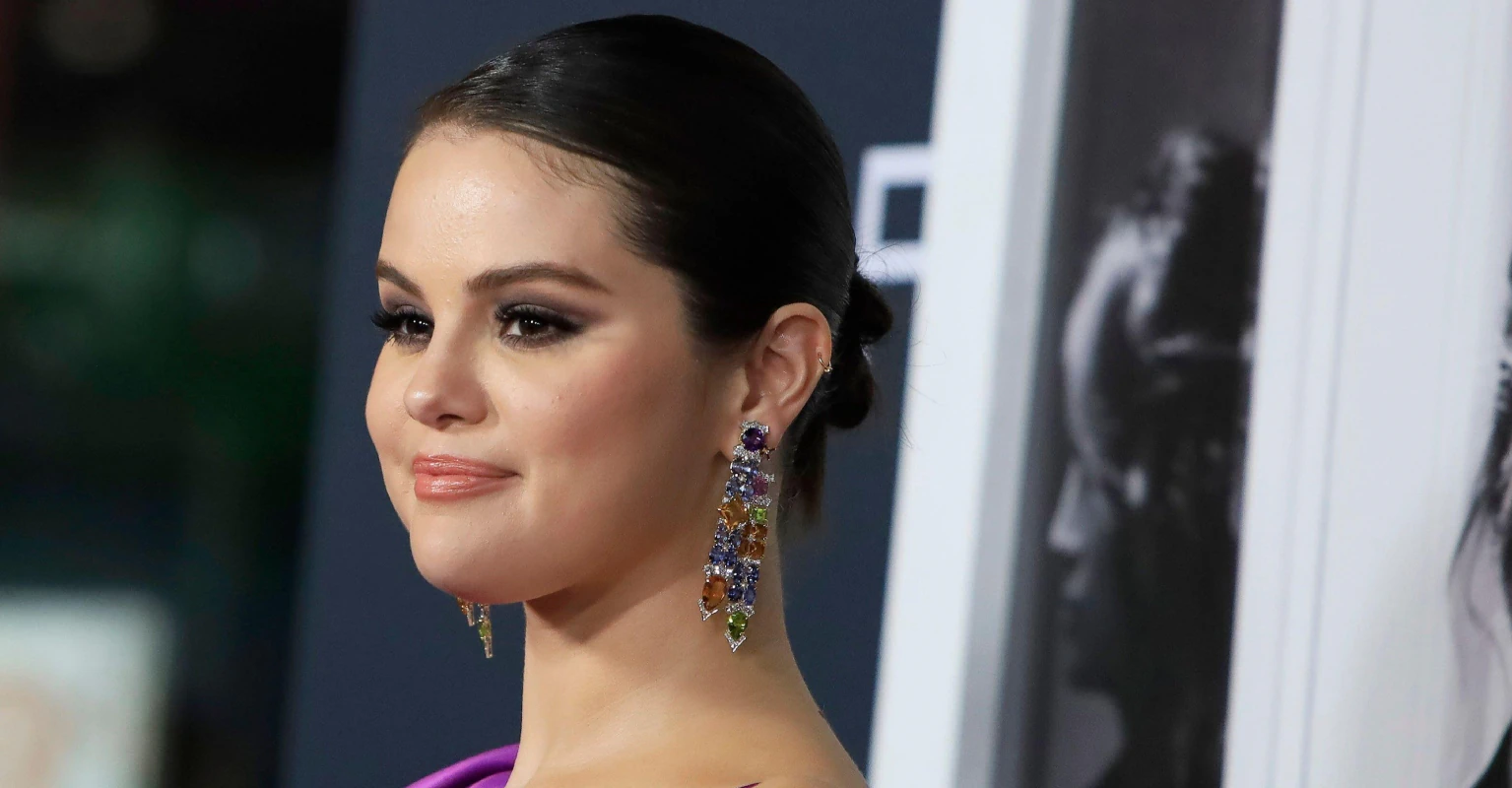 Selena Gomez reportedly spotted 'holding hands and kissing' One Direction star Zayn Malik