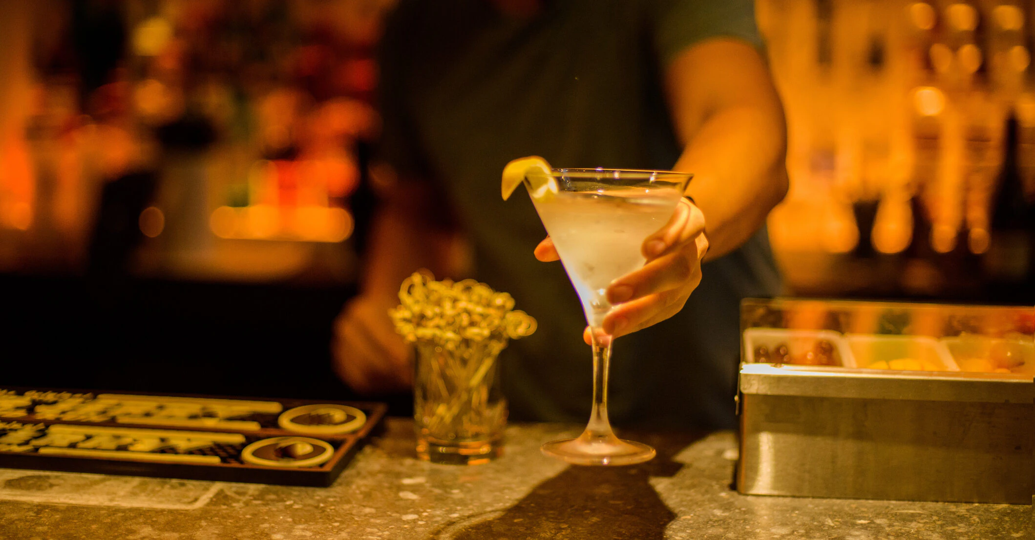 Bartender divides internet telling customers to get the 'f*** out' if they won't tip 40%