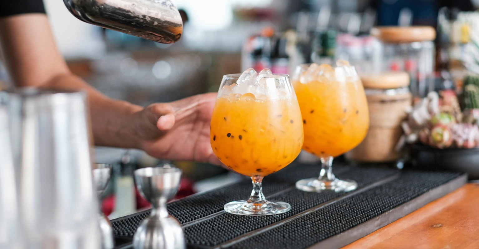 Dad tragically dies after trying to drink all 21 cocktails on hotel bar menu