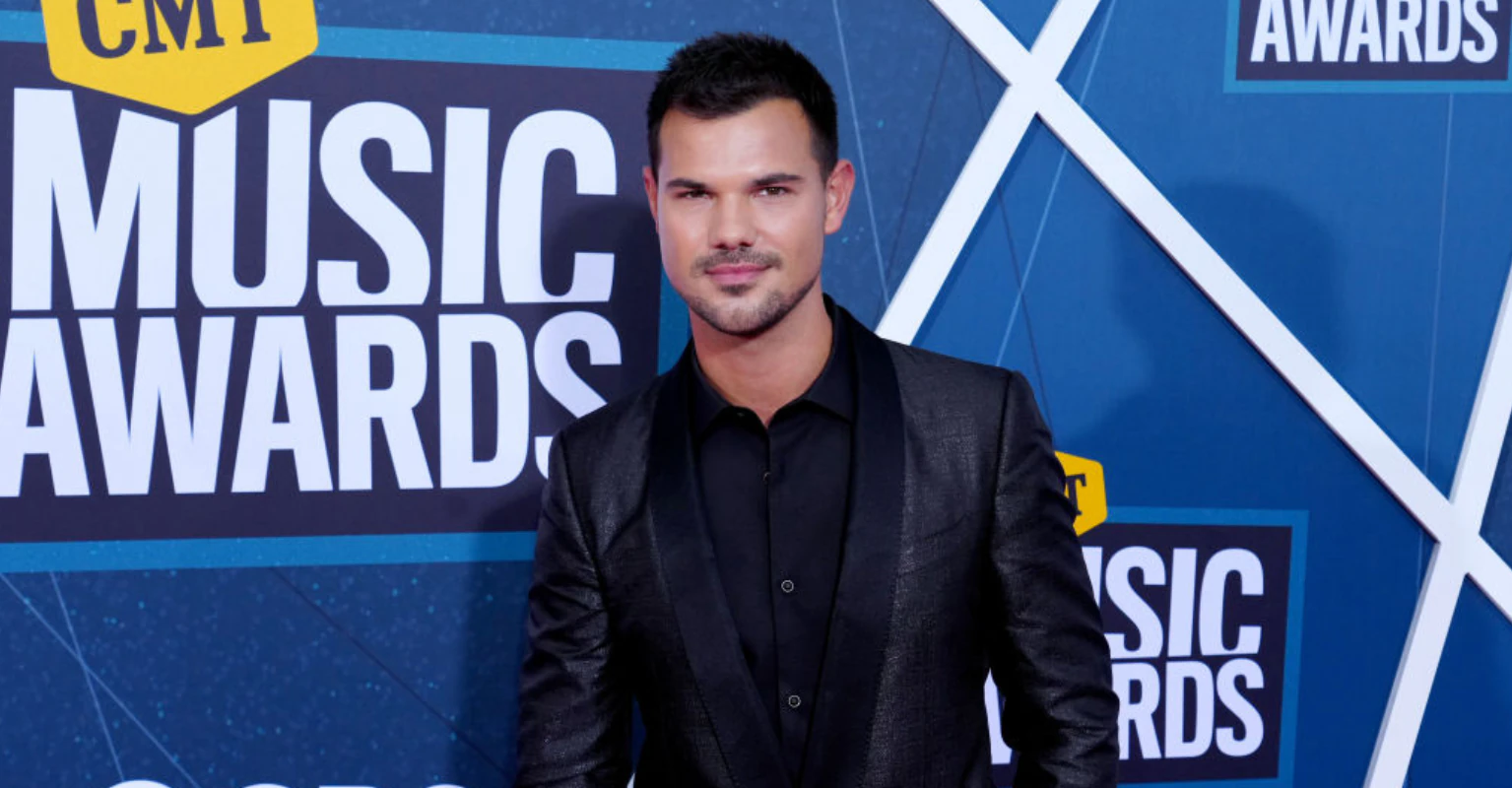 Taylor Lautner opens up about 'difficult' relationship with Robert Pattinson during Twilight
