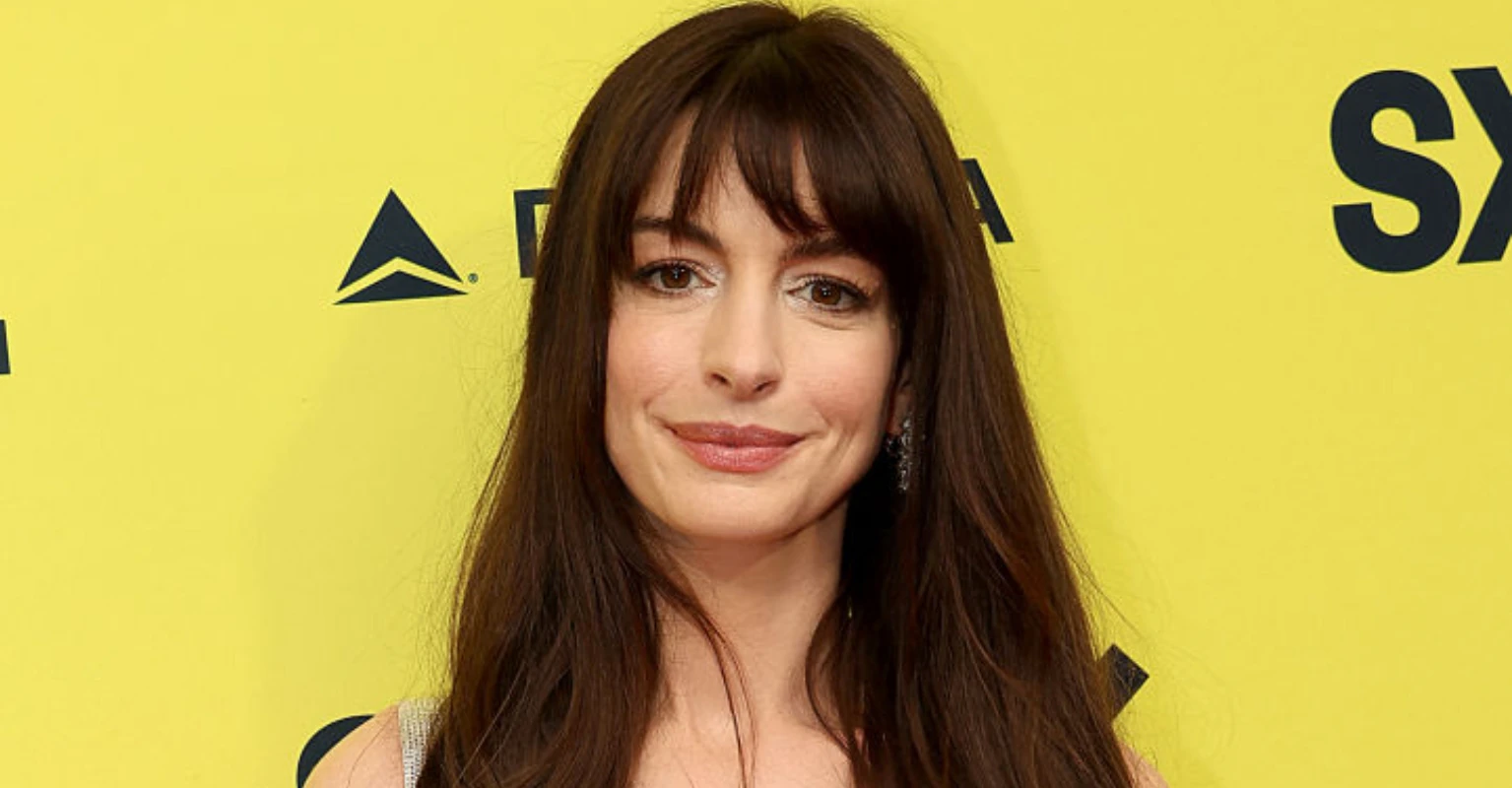 Anne Hathaway opens up about suffering heartbreaking miscarriage while also starring in play where she gives birth
