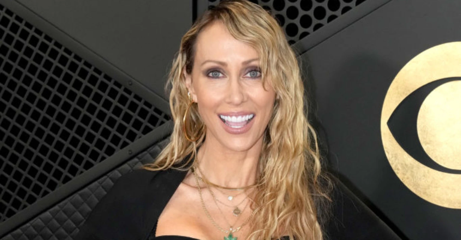 Miley Cyrus' mom reportedly began dating husband Dominic Purcell after he dated her daughter Noah